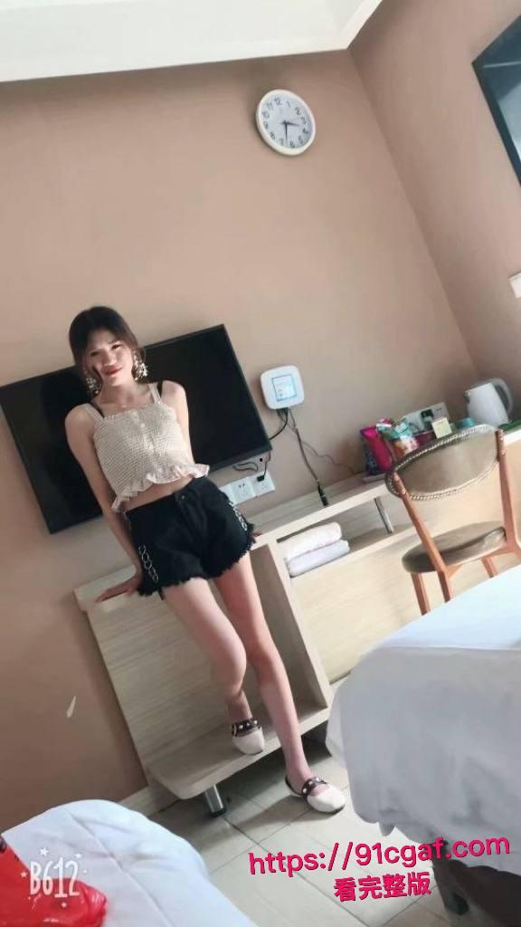 高颜值大学生情侣开房做爱私密视频流出 巨乳翘臀曲线火爆 骚逼粉嫩诱惑至极 深喉口交无比淫骚!-3