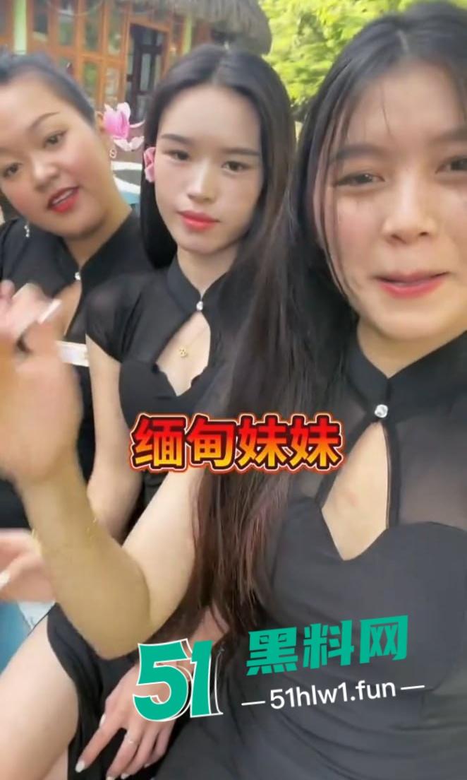 缅甸夜市成了小姐姐秀场,白天工装逛逛大街 晚上穿吊带撩遍全场!-3