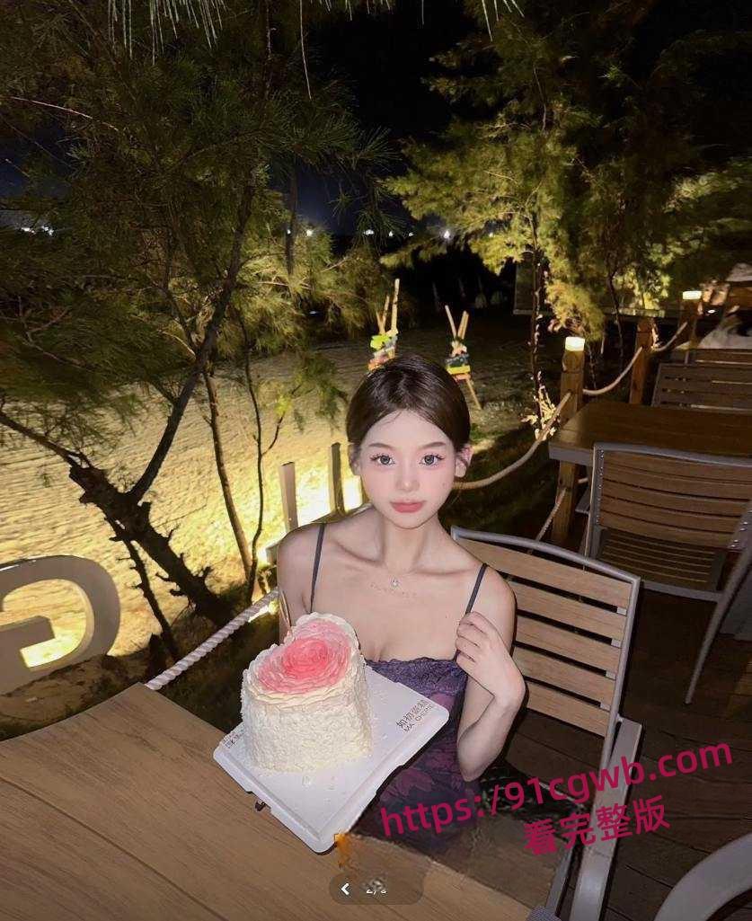 广东东莞夜场女DJ刘晓露18岁母狗学会圈老板的钱 被金主曝光 小母狗有钱就舔你随你操!-1