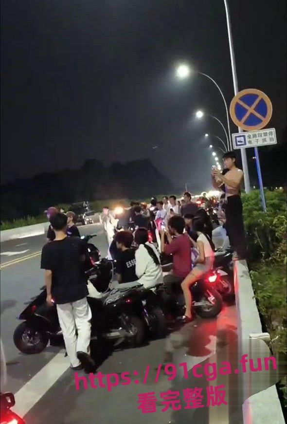 广东中山小榄绿道凌晨鬼火少年飙车秀特技酿惨烈车祸!多人头破血流哀嚎不断!-1