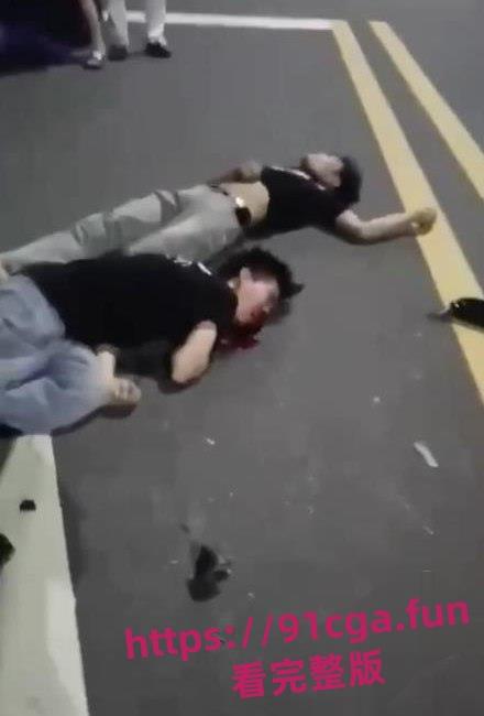 广东中山小榄绿道凌晨鬼火少年飙车秀特技酿惨烈车祸!多人头破血流哀嚎不断!-2