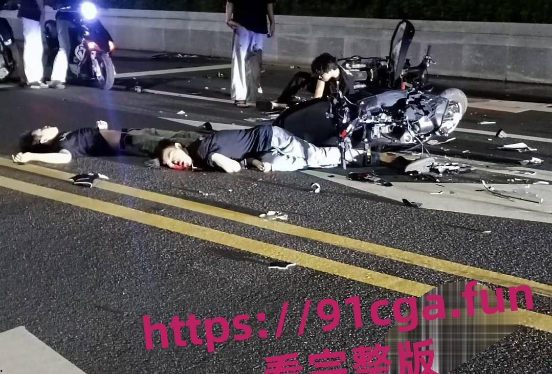 广东中山小榄绿道凌晨鬼火少年飙车秀特技酿惨烈车祸!多人头破血流哀嚎不断!-3