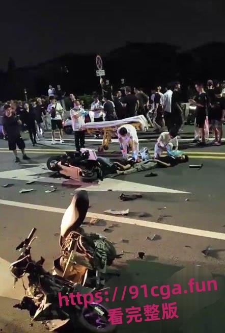 广东中山小榄绿道凌晨鬼火少年飙车秀特技酿惨烈车祸!多人头破血流哀嚎不断!-6