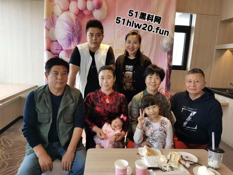 小混混摇身一变成老板！深圳盐田曼哈幼儿园老板王瑞带前妻一家老小吃软饭骗走香港富婆上千万，网友喊话赶紧开课教学。-2