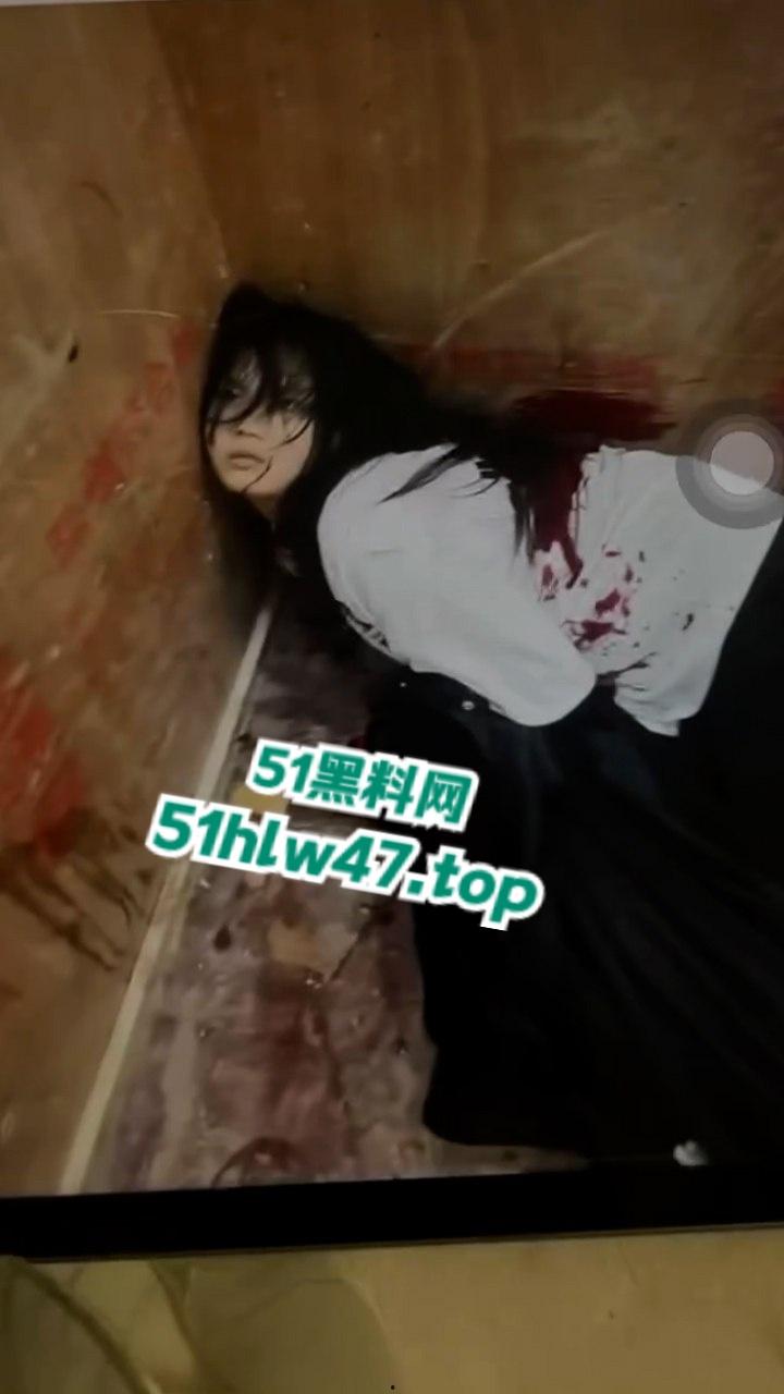 四川旺苍花季少女被狠心男友狂捅20刀，只因提出分手惨被割喉剖腹死状极其残忍。-9