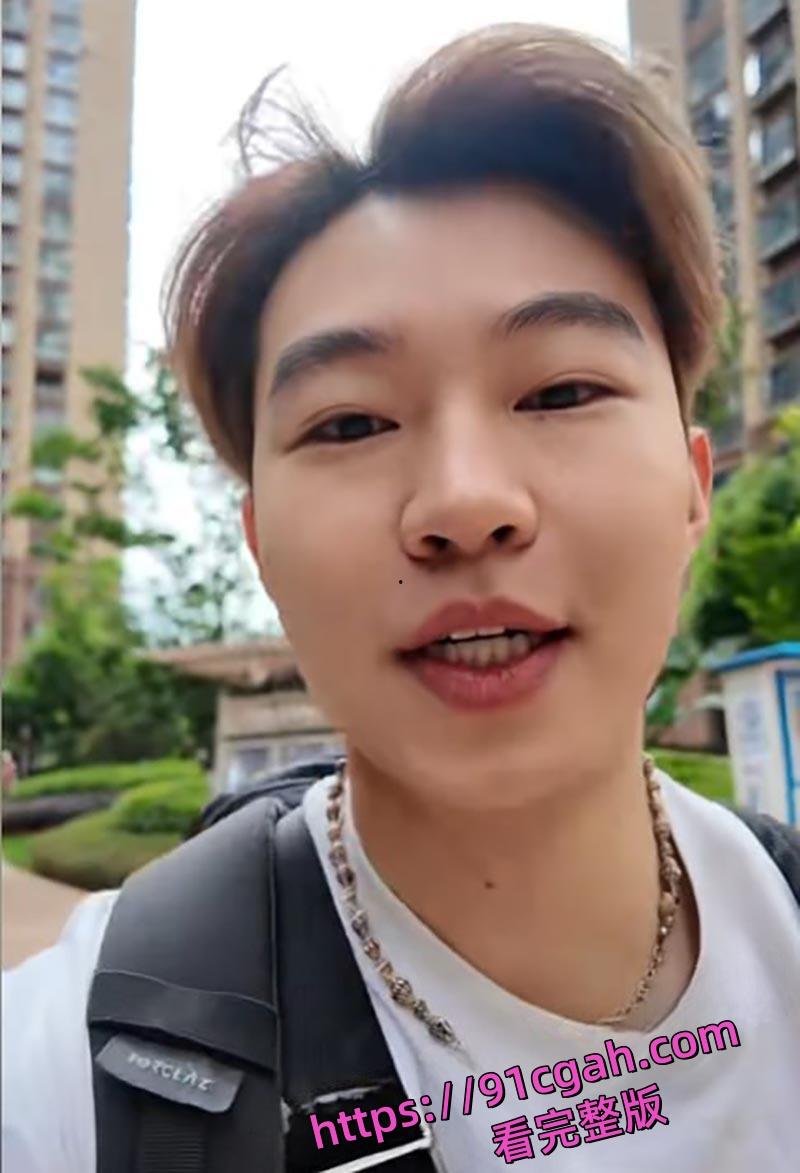 抖音知名旅游博主小葵在流浪出轨被女友发长文控诉 微信撩骚记录及性爱视频同时被曝-4