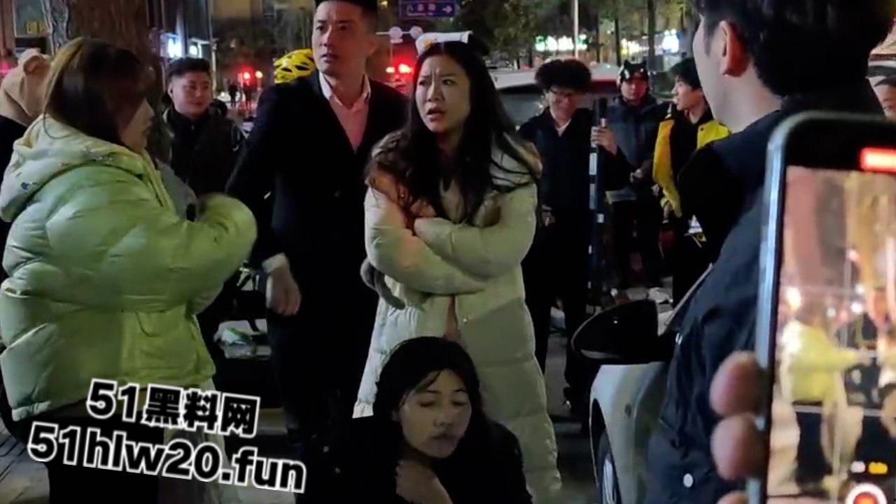 四川汉源骚妇密会情夫被老公当街抓现行，多次开房还被搞大肚子，真是太不要脸了！-5