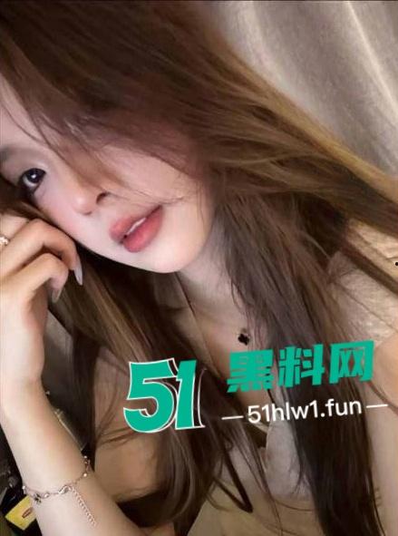 四川成都清纯可爱反差女大学生【林意如】多段大尺度视频,现实和网络中判若两人视频认证。-11