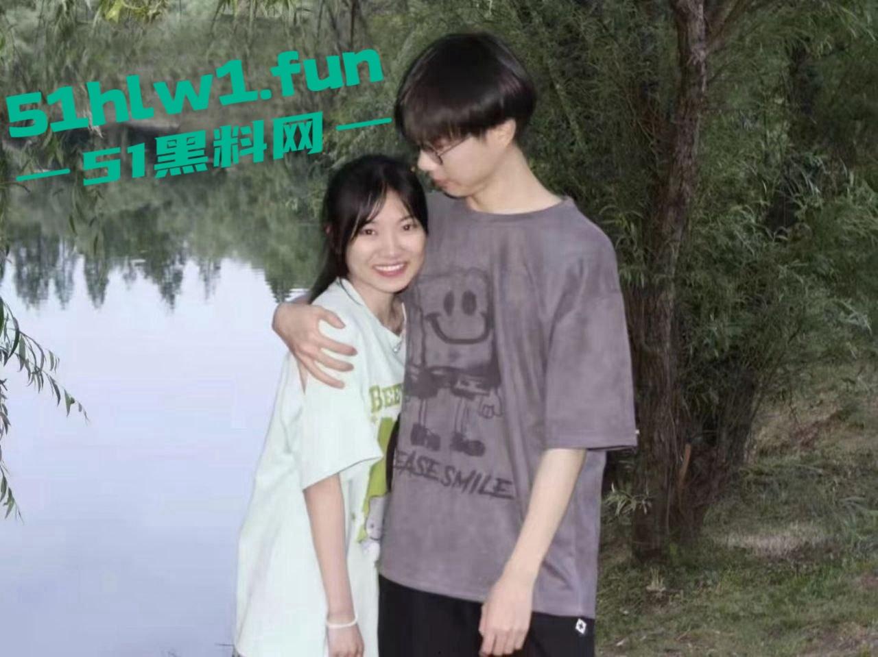 贵州财经商务英语大一妹子【常雪】私密视频流出，清纯外表反差巨大，这骚操作真没看出来！-6