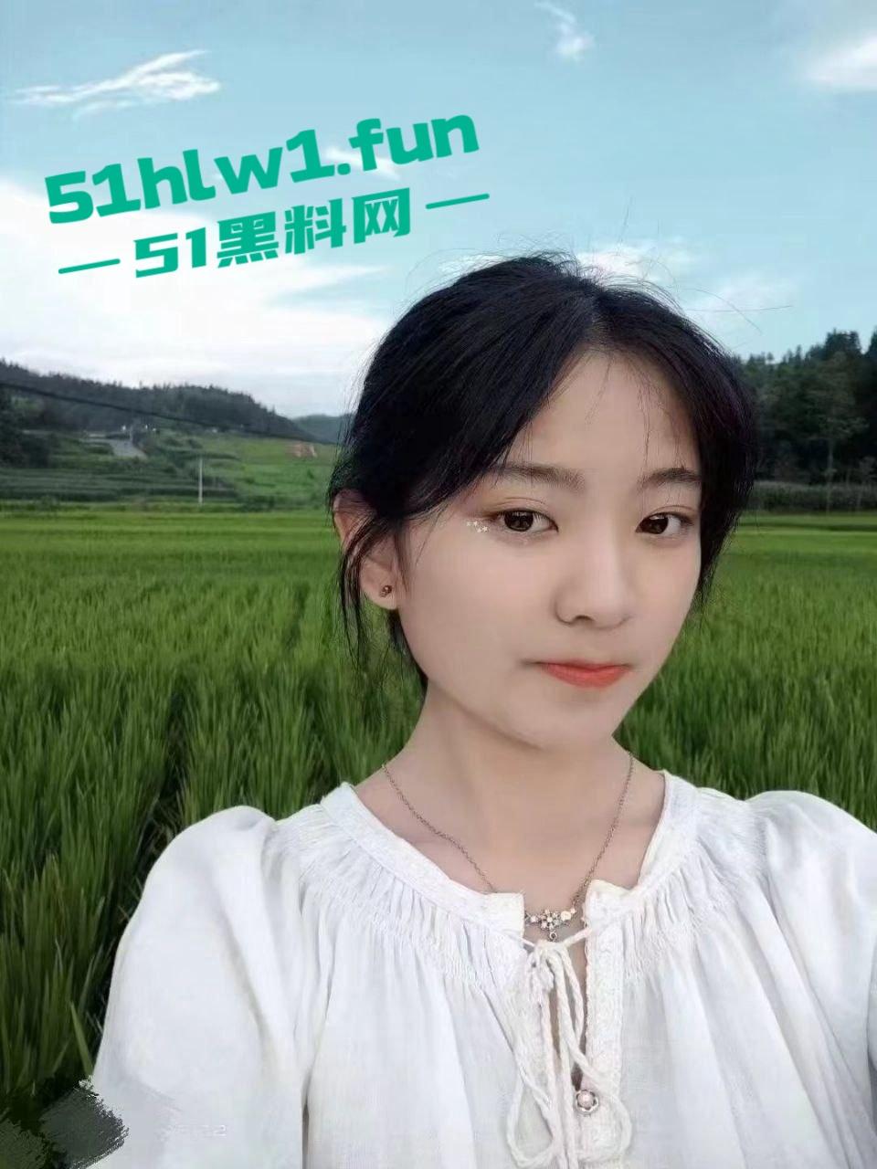 贵州财经商务英语大一妹子【常雪】私密视频流出，清纯外表反差巨大，这骚操作真没看出来！-7