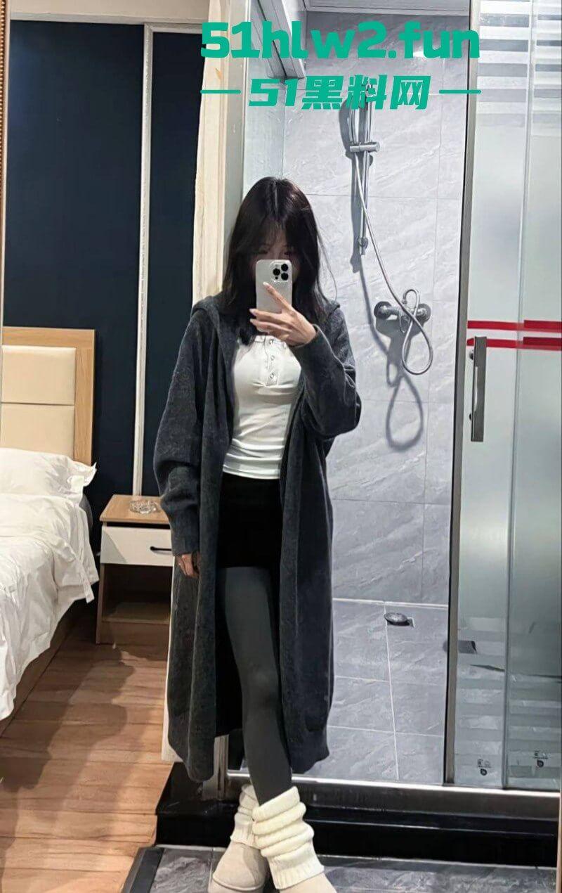 人前装成甜妹，背地约炮成瘾，江西南充职业技术学院【潘丽月】不雅约炮视频流出。-6