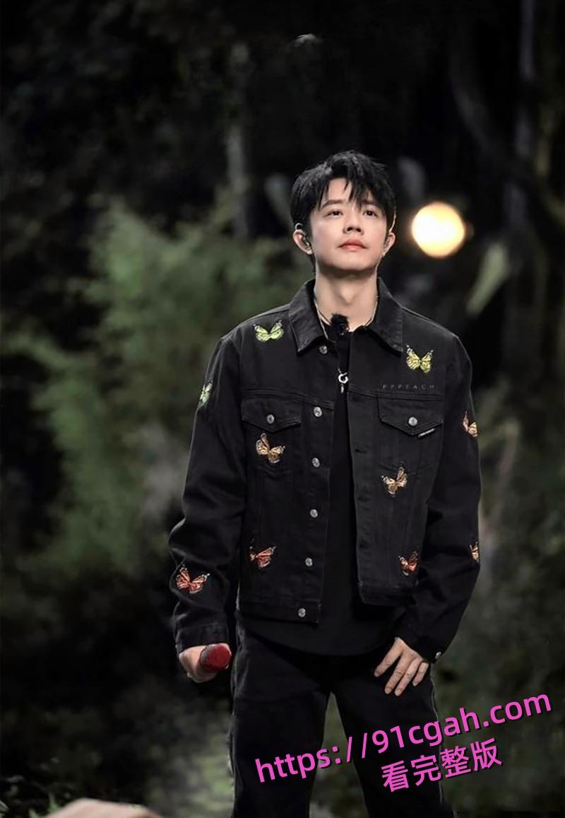 凤凰传奇曾毅彩排照性爱姿势手表登热搜 自曝曾殴打女工作人员点燃舆论火焰！-1