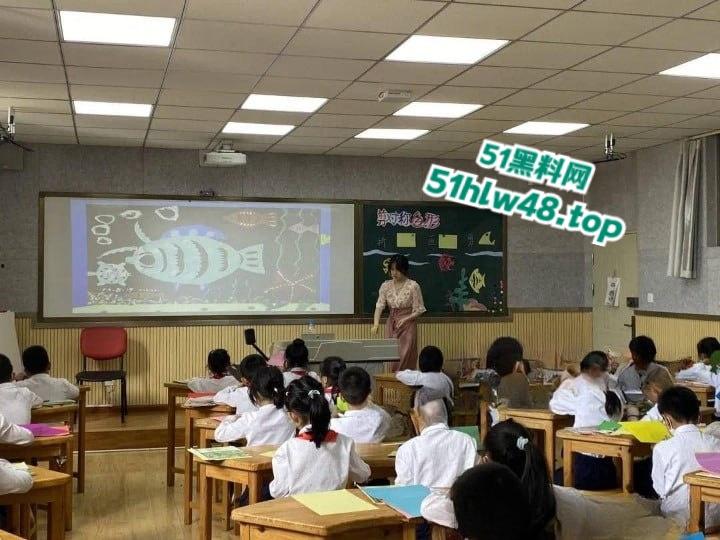 昆明先锋小学【缪青颖】从三好老师变“三流女主”,白天教书育人,晚上“床上教学”知三当三勾引有妇之夫!-3