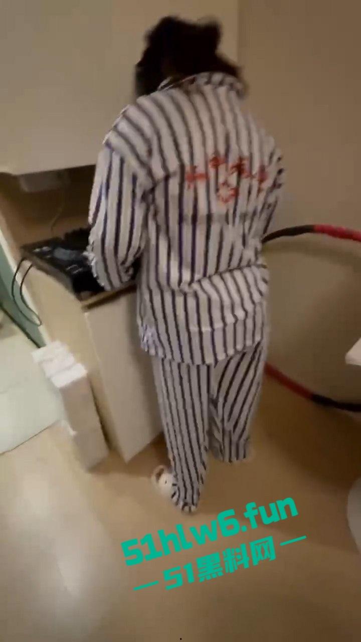 上海老鸡婆坑骗小鸡婆，高价整容吃回扣聊天记录曝光，俩骚逼互怼挺有意思 。-13