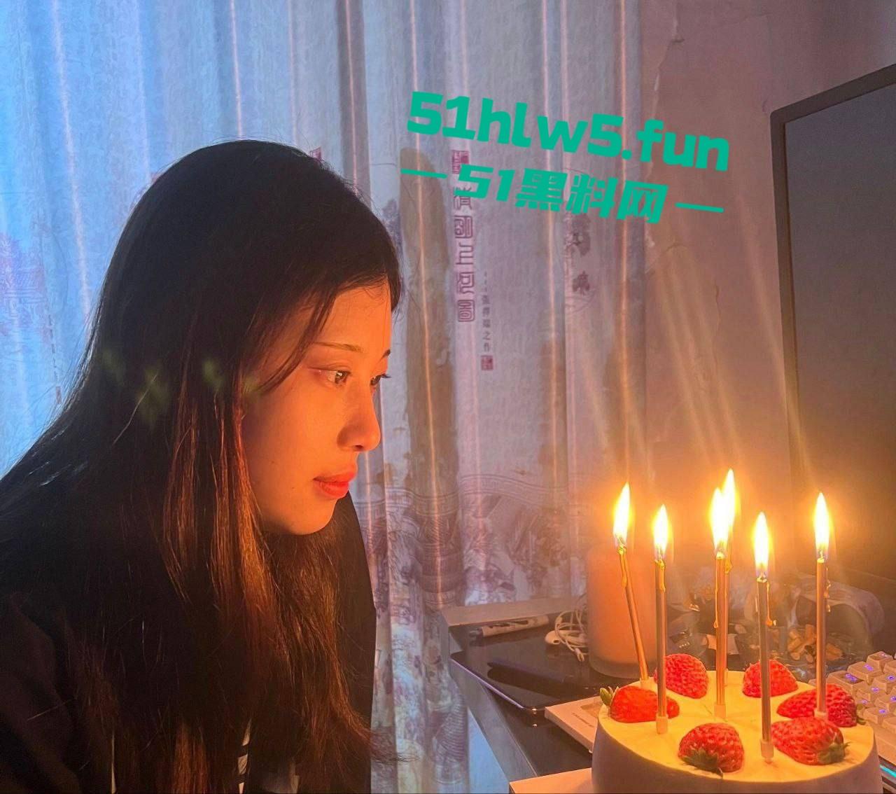 郑州师范学院【王悦 】模特身材性感御姐,表面高冷一边玩手机麻将被男友操,录下做爱视频曝光。-9