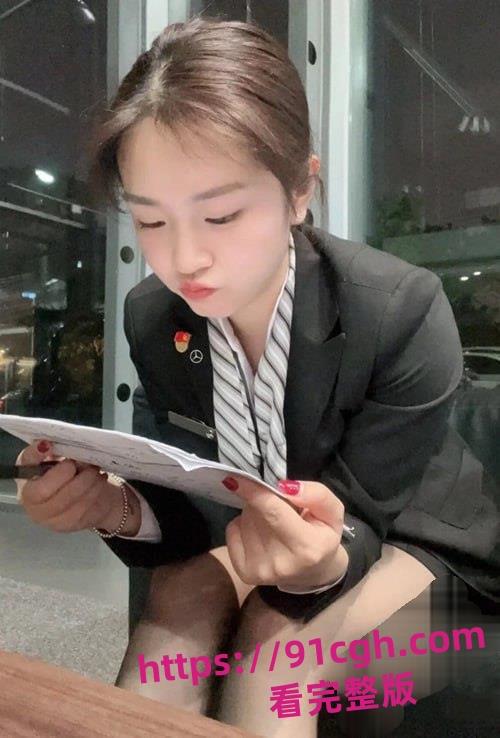江苏苏州奔驰4S店女销售『李曦』为业绩献身！制服诱惑酒店激战客户视频流出-6
