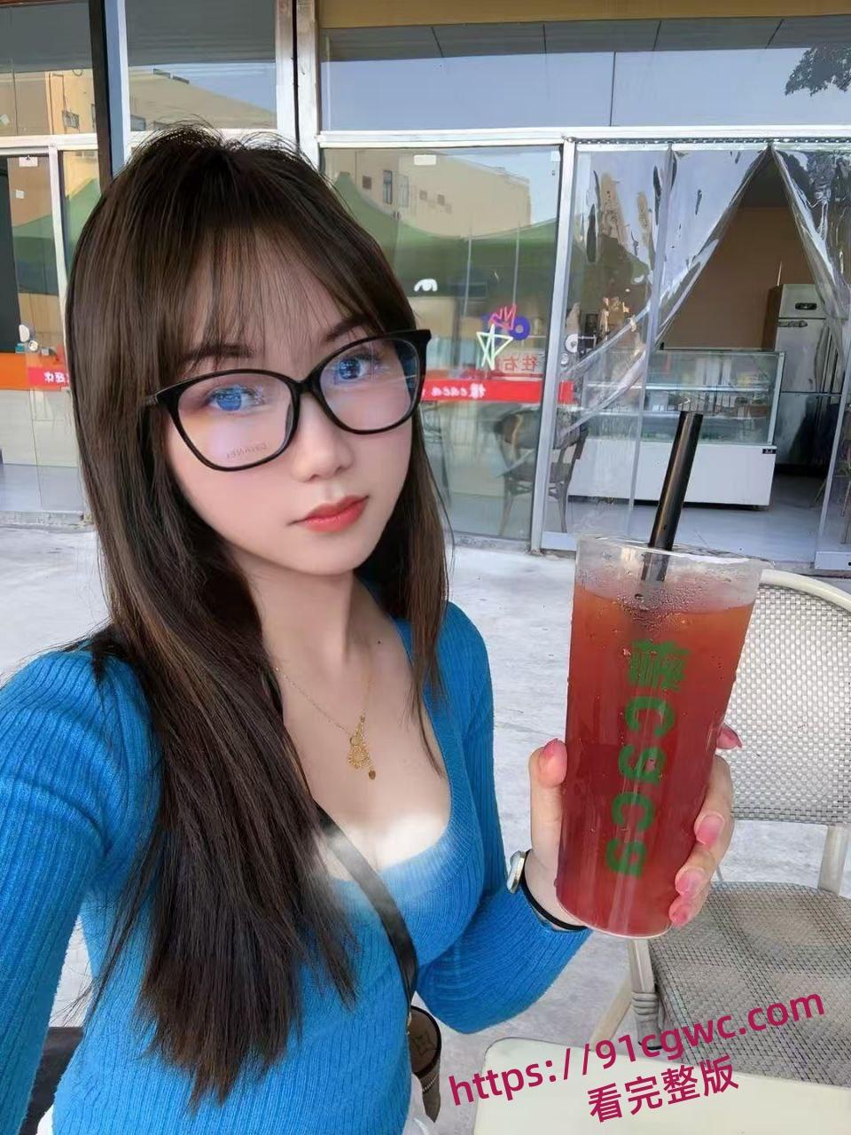 广西壮族自治区口岸管理局局长 周玉财 婚内出轨被公务员老婆堵门 邮储银行小三裸体缠绵视频曝光!-1