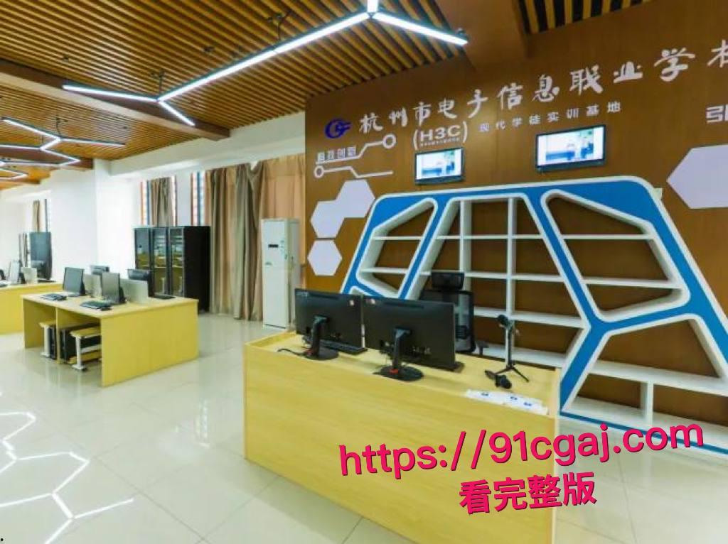 杭电 “清纯女神” 王媛疑被富二代同学包养,不雅视频疯传全网实锤!-3