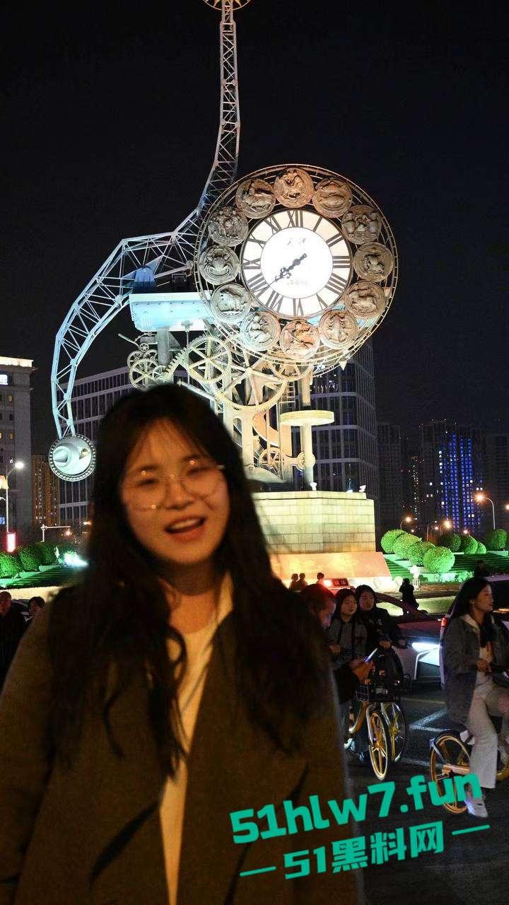 中国社会科学院研究生【杜若凝】裸聊约炮，男友怒爆骚货性瘾视频，饥渴身体含屌求操！-13