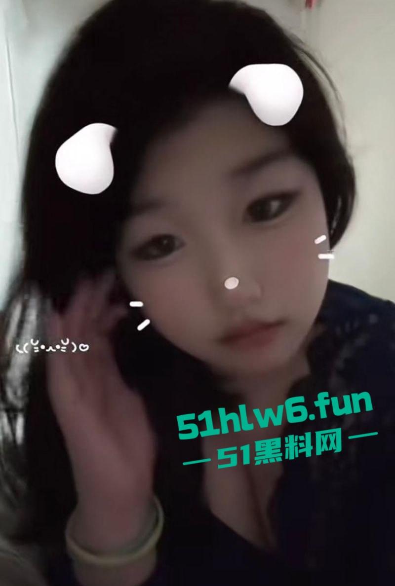 童颜巨乳遭人恨，河南商丘职业技术学院【刘鑫雨】私下自慰被室友发现曝光。-7