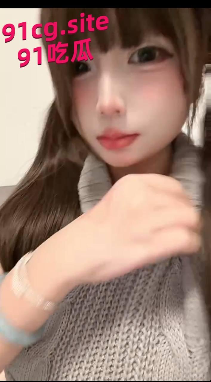 音乐学院极品颜值差距悬殊的学生班花,美貌无疑是一等一的她竟然背着男友和音乐老师搞暧昧-1