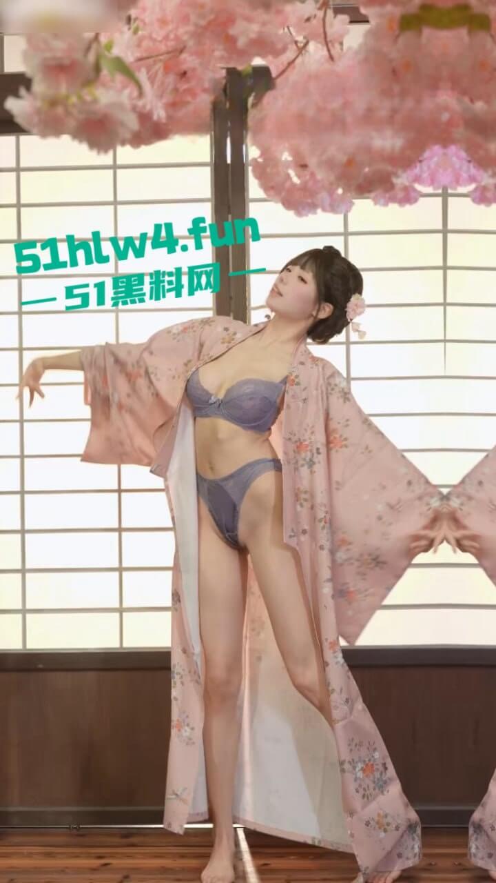 顶级美女福利姬【咬一口兔娘】温泉の女将私拍福利,大奶长腿身材极品细腰翘臀极致诱人付费福利流出。-5