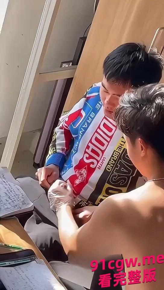 好兄弟仗义帮处男舍友打飞机 处男可以坚持这么久的吗？-4