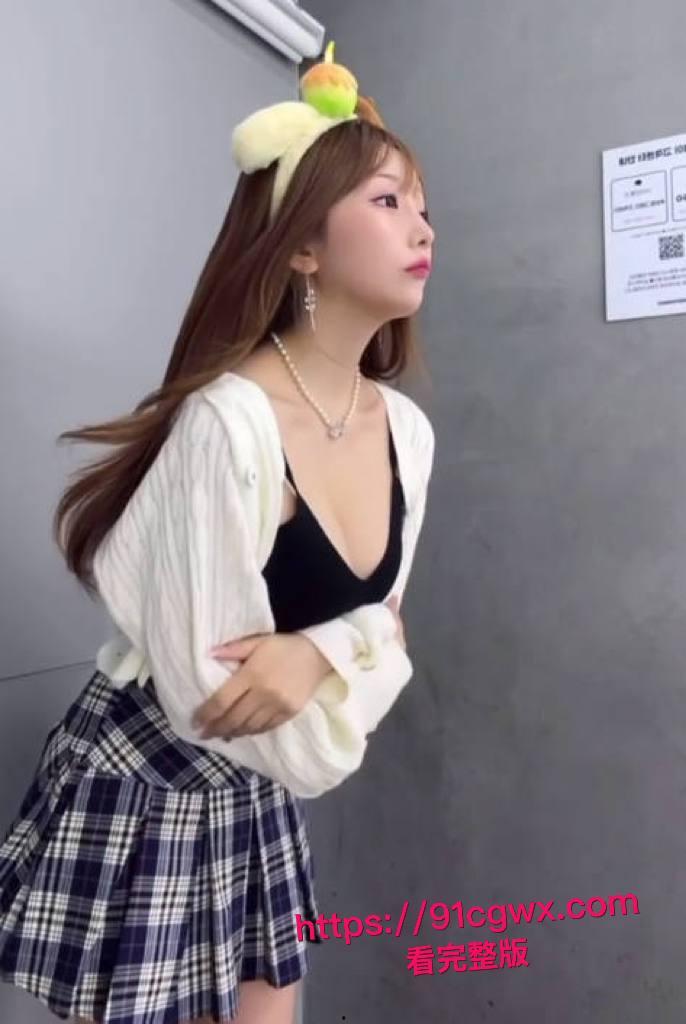 韩国OnlyFans女王Lovechuu私生活大崩盘：金主狗链口塞玩命调教，多姿势户外爆操视频外泄，骚劲儿满屏喷！-4