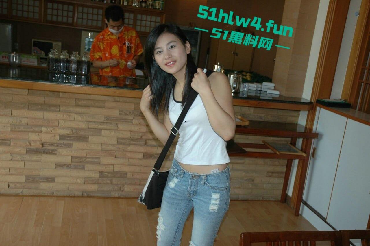 极品良家少妇【李莉】大奶长腿身材超性感，竟然还会一字马酒店偷情被无套内射偷情视图流出。-8