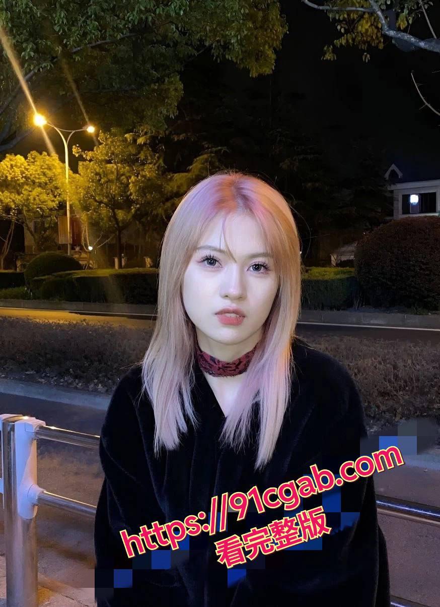 土豪豪掷千金约操抖音小网红,酒店激战黑料流出-1