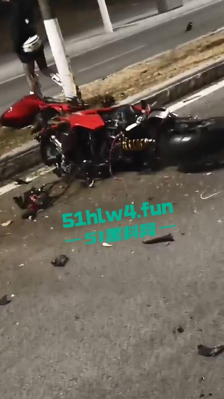 车祸现场，奥体美腿女骑手压弯摔车被摔出脑浆，美腿女骑装逼不成惨遭勾魂。-3