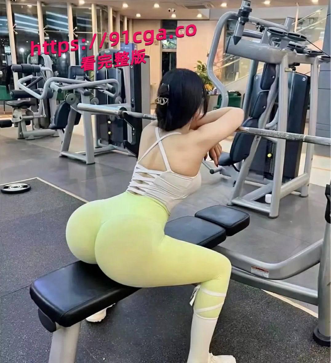 台湾极品纹身妹,近日流出她超罕见露脸大尺度私拍视频 #约炮 #白虎肉鲍 #健身房 #潮吹-2