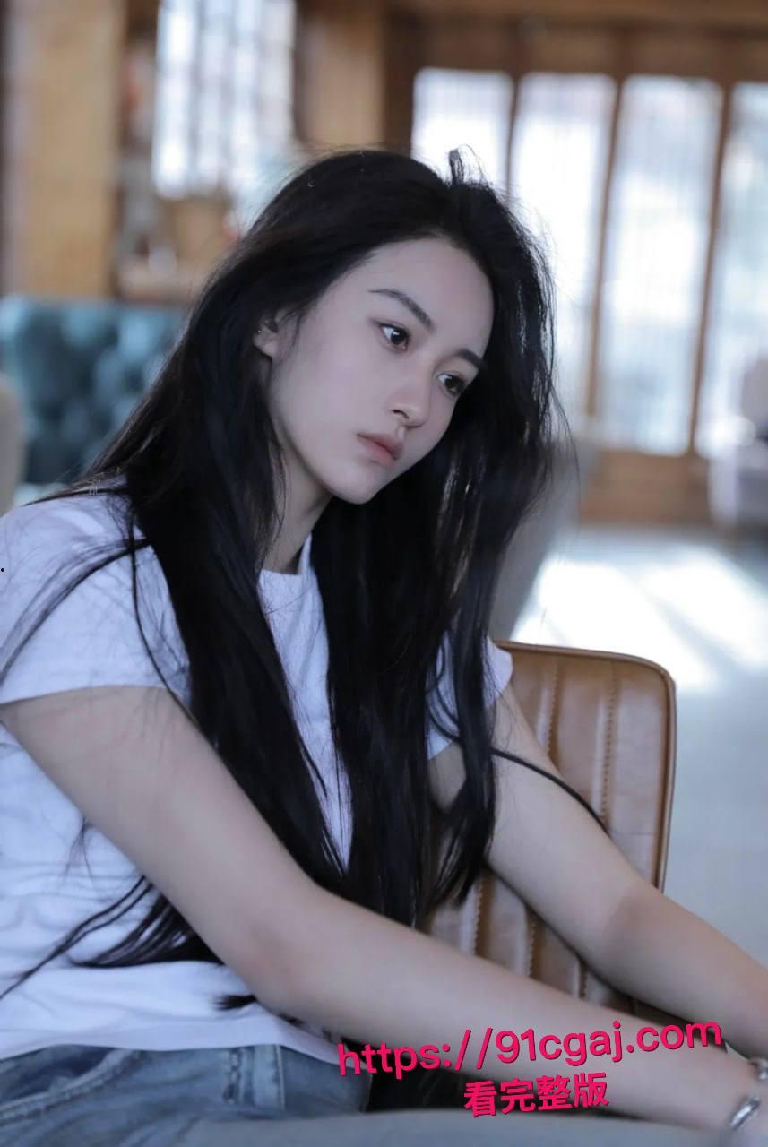 真实约炮!约了个艺术学院毕业的肤白貌美大长腿的极品妹子,必须提前吃悍马糖好好操她一番爽得她不要不要的!-3