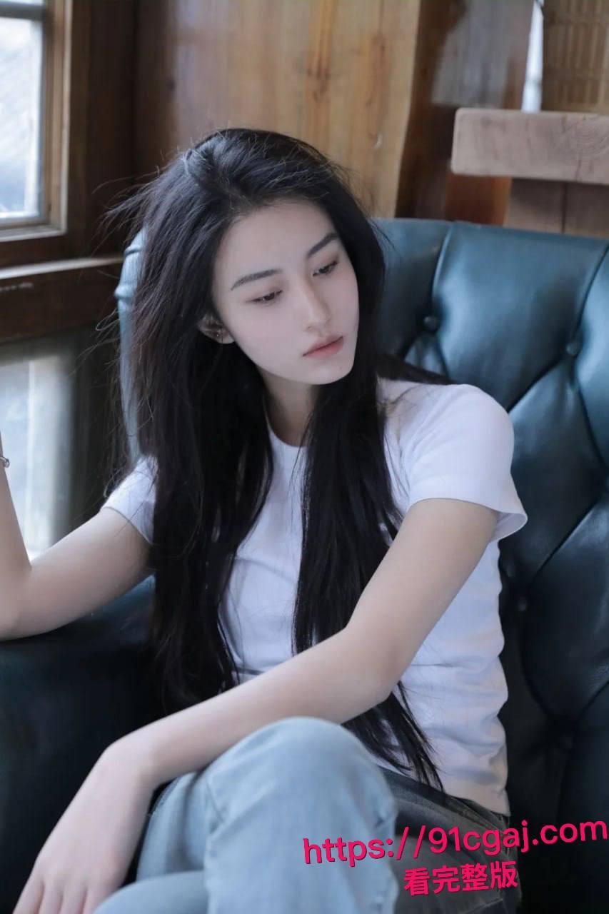 真实约炮!约了个艺术学院毕业的肤白貌美大长腿的极品妹子,必须提前吃悍马糖好好操她一番爽得她不要不要的!-7