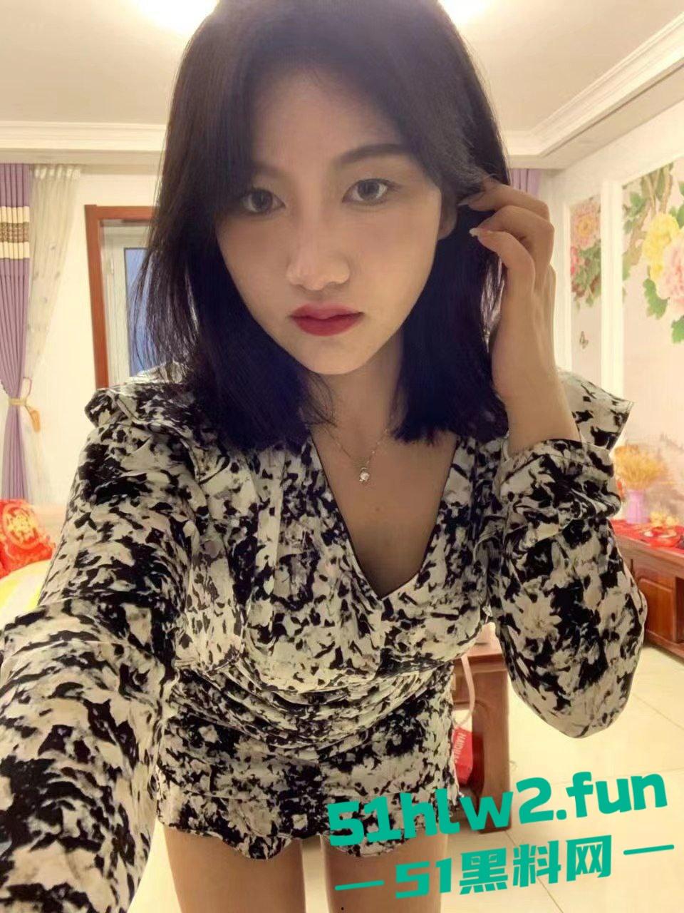 河北衡水顺平中学班主任爆大瓜！C-18班政治老师教书是正经的，下课跪地吃鸡骚得一批真会玩！-3