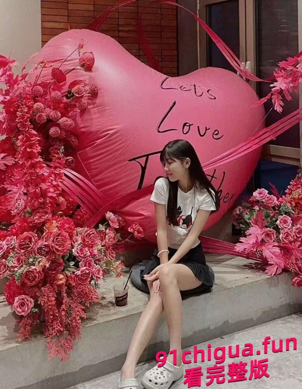 南京大学颜值清纯做爱的时候被偷拍，我愿意称她为粉嫩天花板 这就是年轻人的娇躯真实太美了！-3