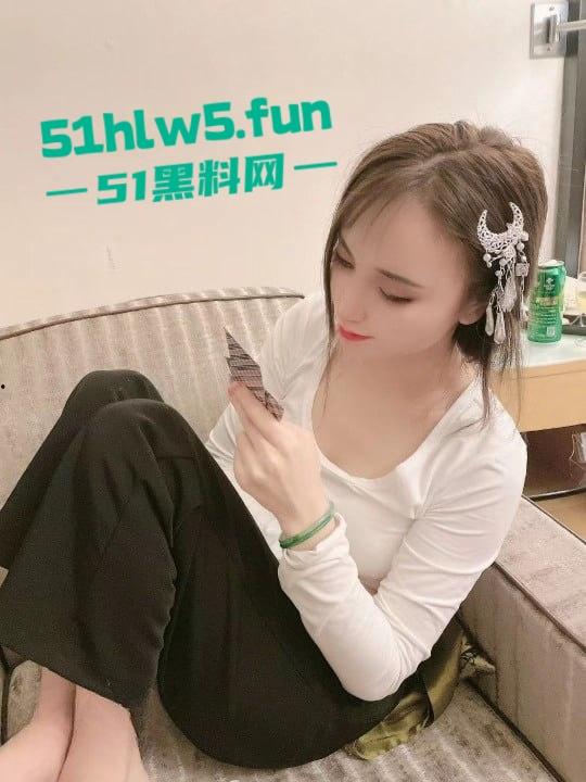 抖音火山版擦边网红【薇薇】被前任曝光做爱视频私信瞬间爆火，各路老色批砸钱约操。-8