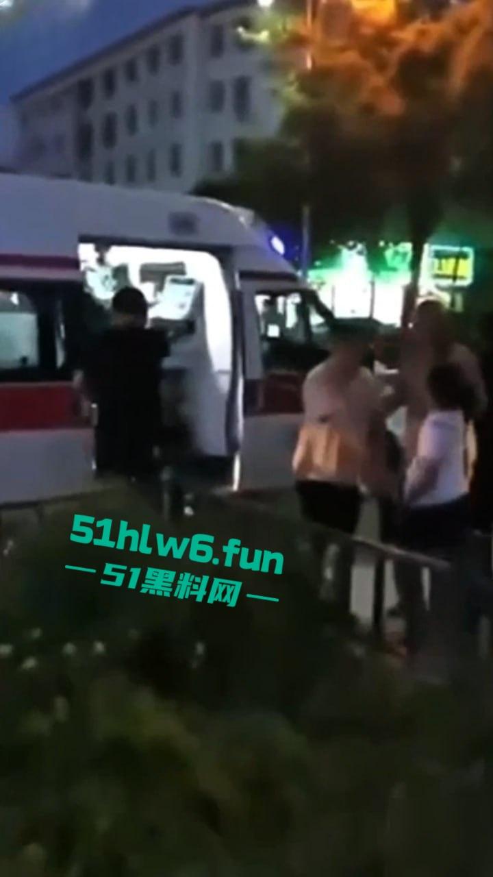 秦皇岛红桥里砍人事件，持刀报复社会在大街上见人就砍，据说有20多人被砍官媒竟急速删贴。-3