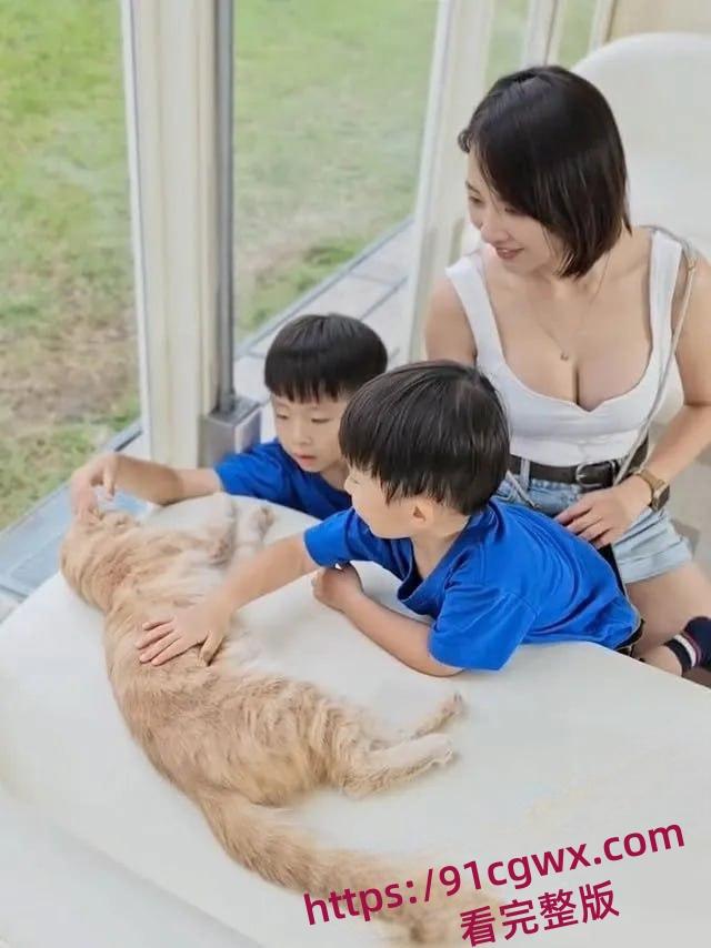 全网疯求台湾巨乳人妻网红梁梁怀孕床戏，孕期夫妻性爱外泄！-7