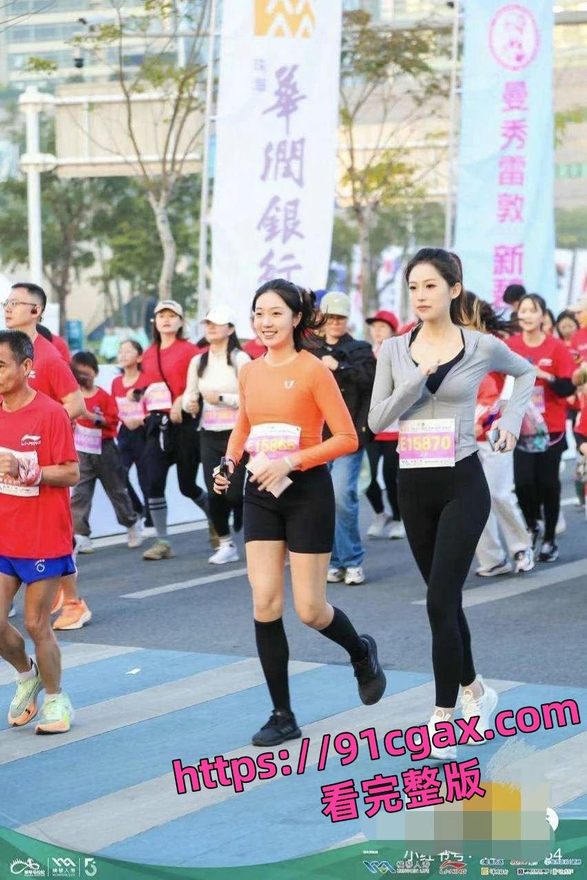 小红书珠海马拉松女神 深情舔屌的眼神太迷人了-3