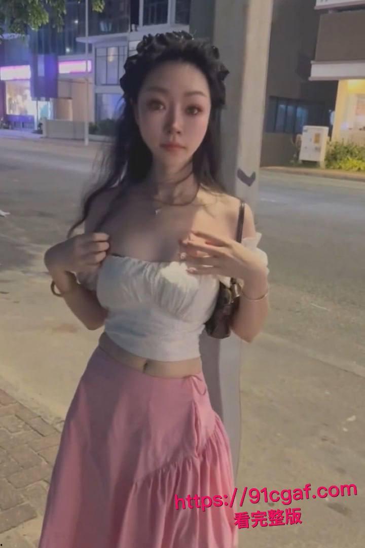 露出界天花板 彤彤乖 最新合集视频 印度阿三面前大胆撩衣露逼 户外大街三点全露 刺激感拉满！-6