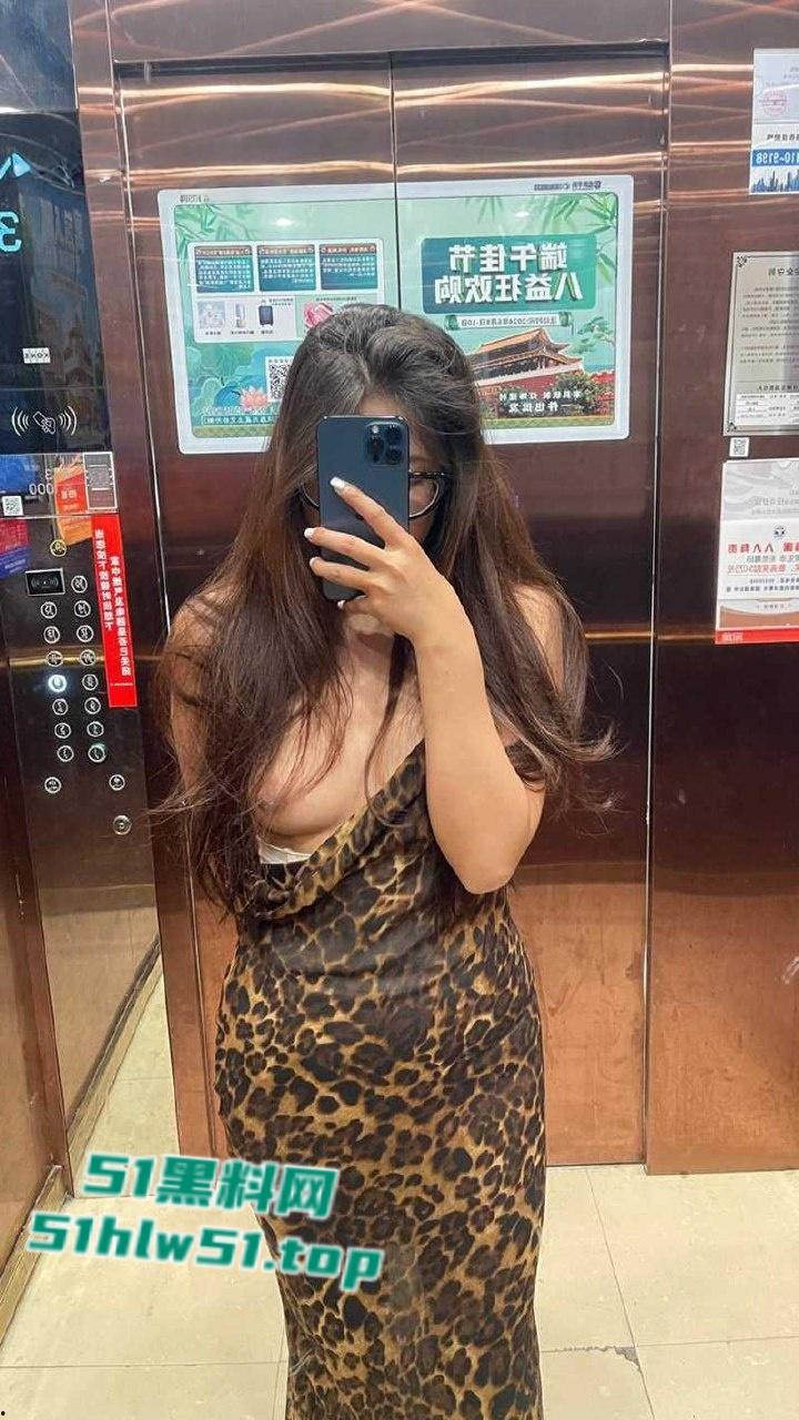 抖音擦边网红俞美丽大尺度视频流出，四川妹子自慰裸拍秀巨乳肥臀绝美身材，敏感易喷水体质爽到爆！-8