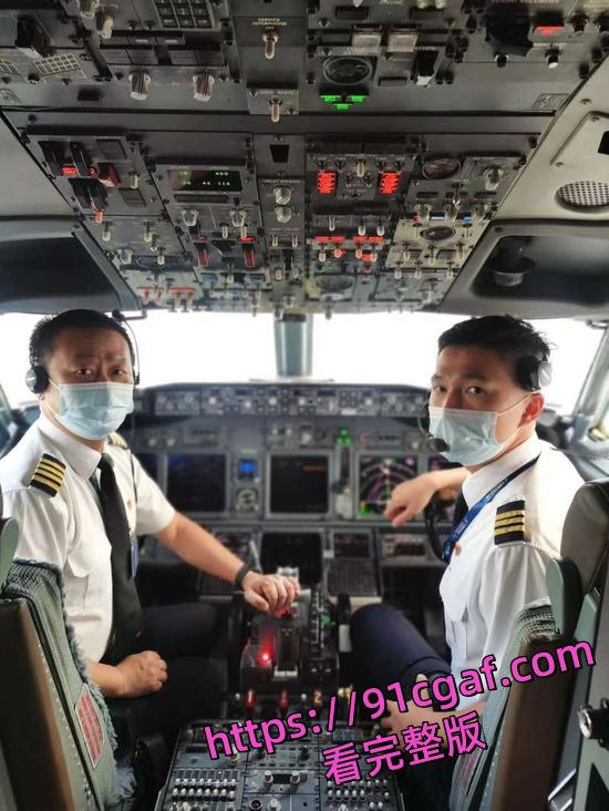 南航新疆分公司机长郑雪磊 出轨女乘务员且抛妻弃子 出轨视频被曝光！-7