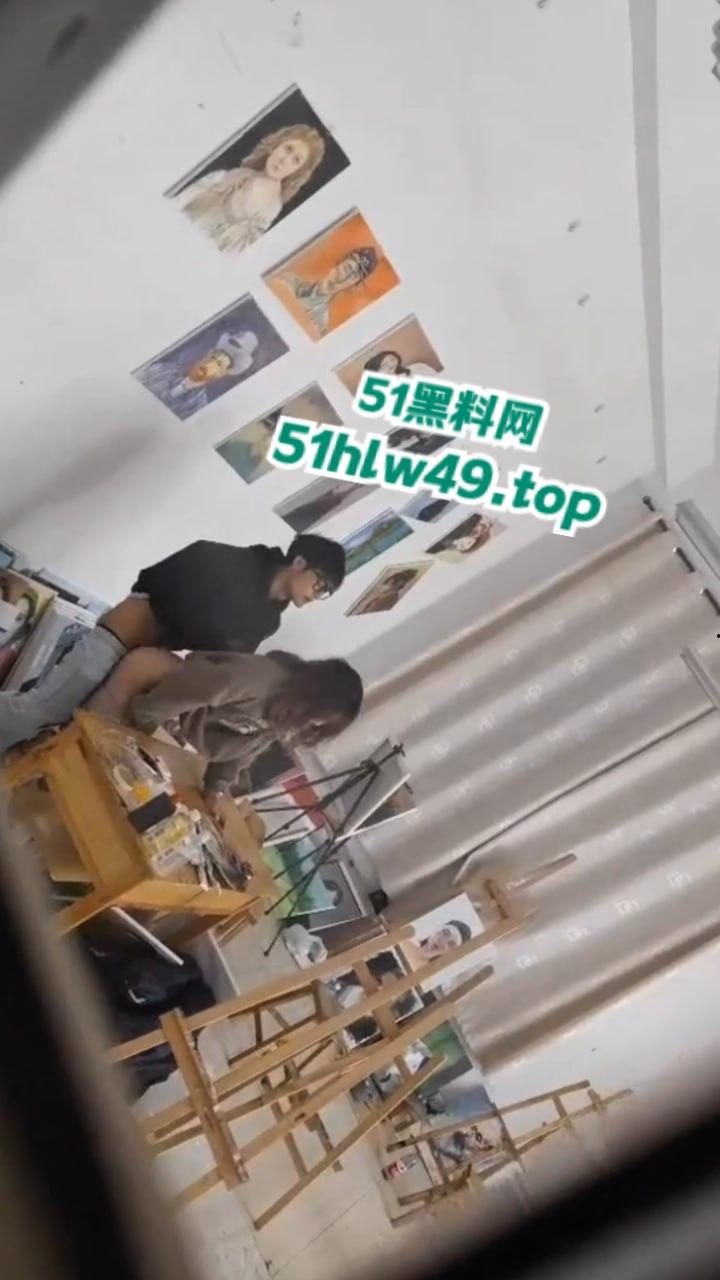 烟台画室后入热瓜，烟台科技职业学院画室两学生激情做爱，至尊宝战神疯狂输出，后入撞击翘臀火爆全网！-5