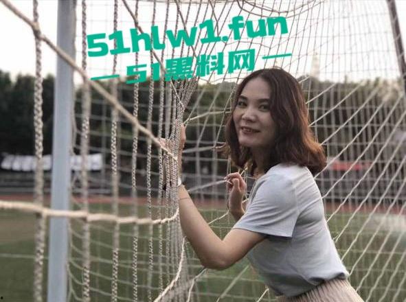 重庆反差熟女人妻【李沐嵘】与炮友的大量裸照流出，平日里贤妻良母私底下非常淫荡。-11