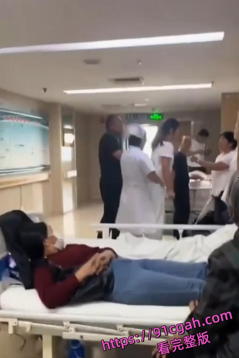 河南驻马店中医院 男子疑似出轨带小三打胎 不料遭原配抓奸 多视角现场视频流出-4