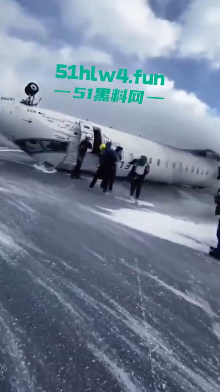 加拿大多伦多达美航空，一架客机因恶劣天气坠毁幸亏降落处厚厚一层积雪，80多名乘客成功撤离。-8