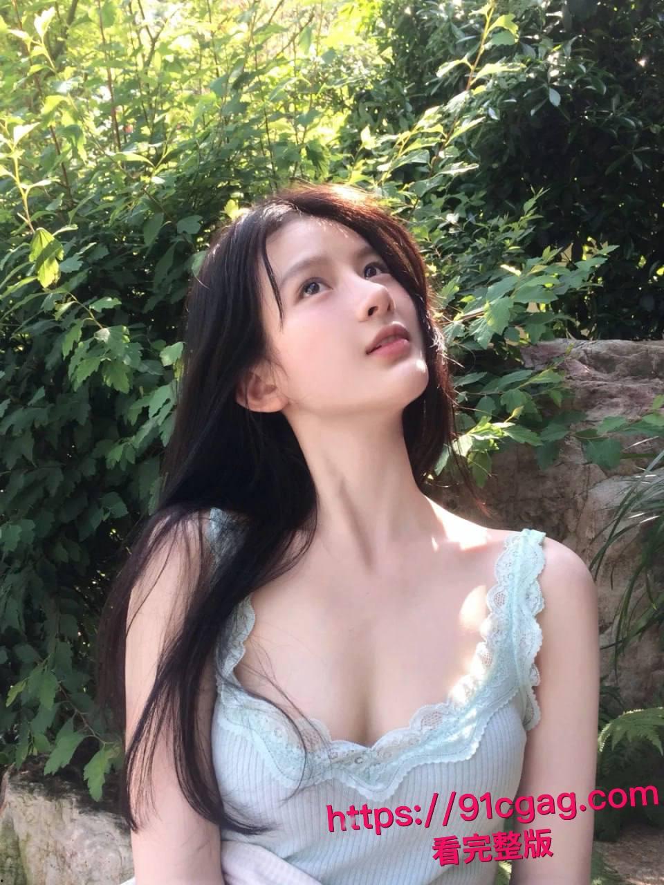 真实约炮！好不容易约到一个超有女人味的极品人妻，长得漂亮身材又好床上骚浪至极叫声听了就让人鸡巴硬！-1