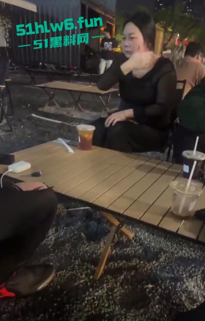 独家曝光！广东小伙约炮遇照骗 网上清纯萌妹线下粗腰胖腿 实在吃不下连夜哄走！-2