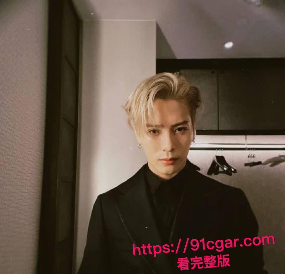 顶流明星 王嘉尔 自曝解决生理需求方式 私生活混乱竟是上海夜店常客 狂欢蹦迪勾搭女粉 床照亲密照全网疯传！-4